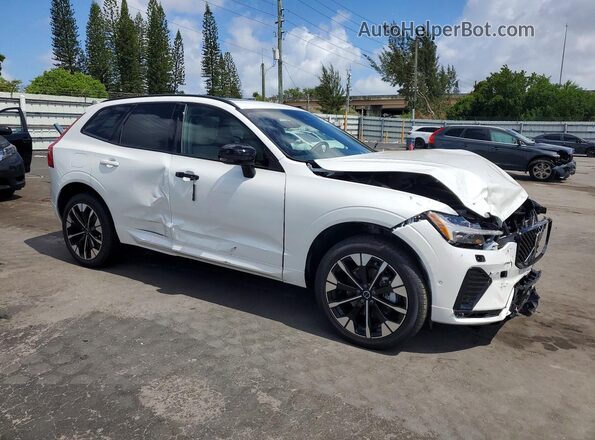 YV4M12RC3T1448641 2026 VOLVO XC60 White Delantero derecho