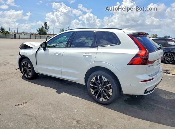 YV4M12RC3T1448641 2026 VOLVO XC60 White Trasero izquierdo