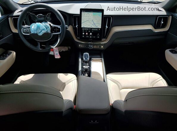 YV4M12RC3T1448641 2026 VOLVO XC60 White Vista del salpicadero