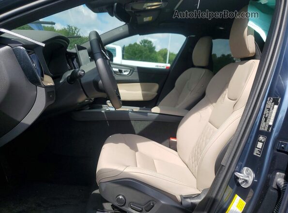 YV4M12RC3T1480909 2026 VOLVO XC60 Синий Вид салона спереди