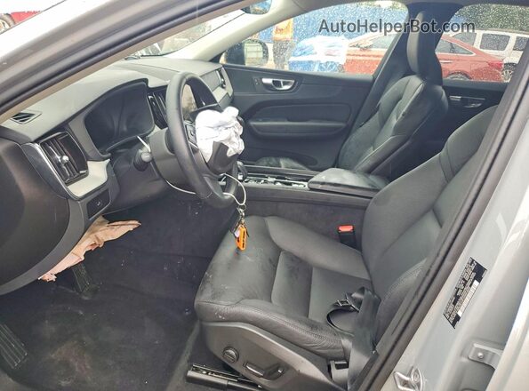 YV4M12RC4S1183467 2025 VOLVO XC60 Gray Vista interior delantera