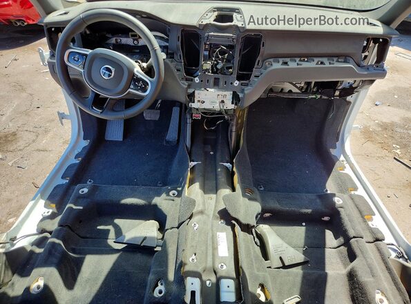 YV4M12RC4T1297163 2026 VOLVO XC60 White წინა პანელის ხედი