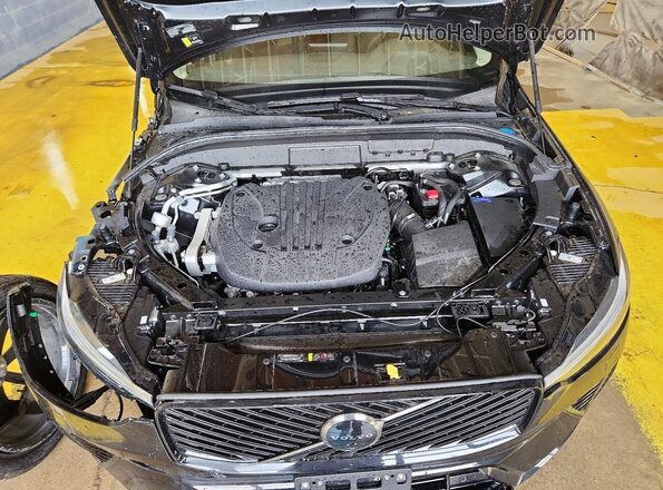 YV4M12RC4T1471085 2026 VOLVO XC60 Black Vista del compartimento del motor
