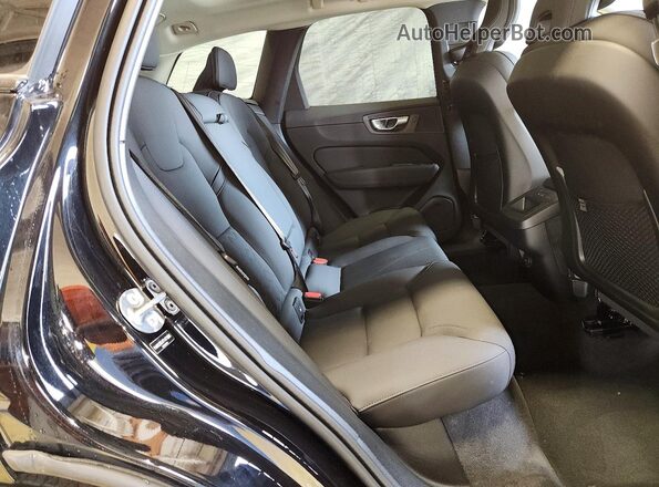 YV4M12RC4T1471085 2026 VOLVO XC60 Black Vista interior trasera