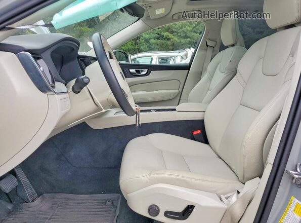 YV4M12RC5S1069090 2025 VOLVO XC60 Gray წინა სალონის ხედი
