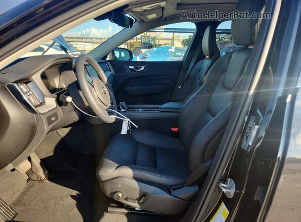 YV4M12RC6S1026099 2025 VOLVO XC60 Черный Вид салона спереди