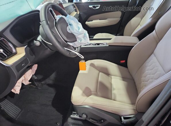 YV4M12RC7T1471937 2026 VOLVO XC60 Black 