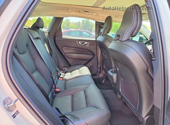YV4M12RC8S1165330 2025 VOLVO XC60 White Вид задньої частини салону