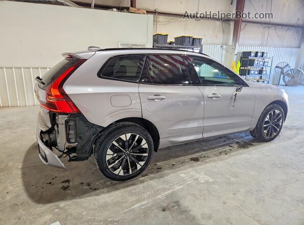 YV4M12RC8T1493817 2026 VOLVO XC60 Silver Հետևի աջ