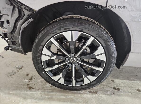 YV4M12RC8T1493817 2026 VOLVO XC60 Silver Սալոնի 360 աստիճան տեսք