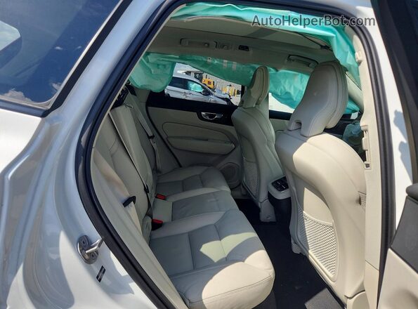 YV4M12RM4S1016504 2025 VOLVO XC60 White Սալոնի հետևի տեսք