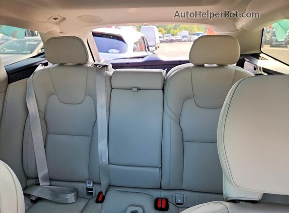 YV4M12RM5T1416430 2026 VOLVO XC60 White Widok tylnych siedzeń