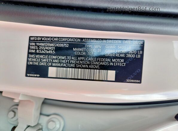 YV4M12RM6S1028752 2025 VOLVO XC60 White 360 interior view