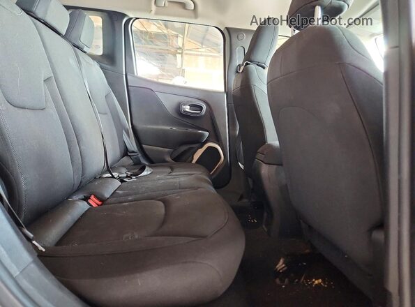 ZACCJAAB6HPF01741 2017 JEEP RENEGADE Silver Widok tylnych siedzeń