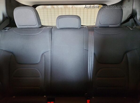 ZACCJABB2JPJ04089 2018 JEEP RENEGADE Silver Вид задніх сидінь