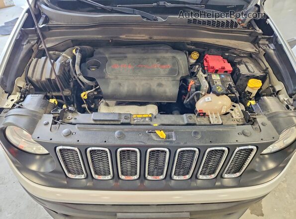 ZACCJABB3JPJ19961 2018 JEEP RENEGADE Silver Вид підкапотного простору