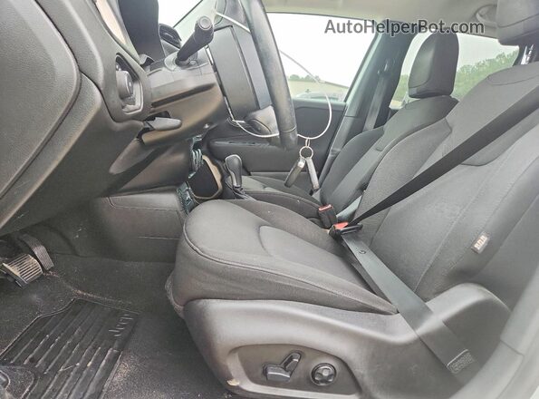 ZACCJABB6HPF07926 2017 JEEP RENEGADE Белый Вид салона спереди