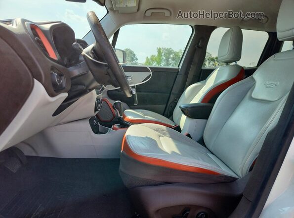 ZACCJADB2HPF01490 2017 JEEP RENEGADE White Vista interior delantera