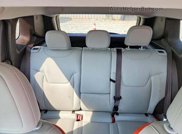 ZACCJADB2HPF01490 2017 JEEP RENEGADE White Vista de los asientos traseros