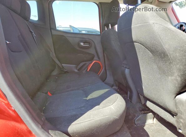 ZACCJBAB2JPJ16962 2018 JEEP RENEGADE Red Widok wnętrza z tyłu