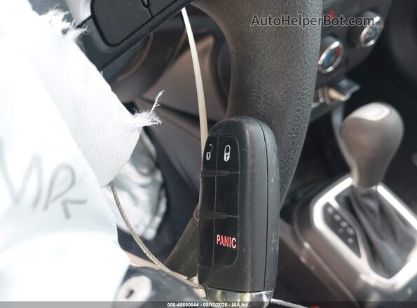 ZACCJBABXJPH09746 2018 JEEP RENEGADE Желтый Вид панели приборов