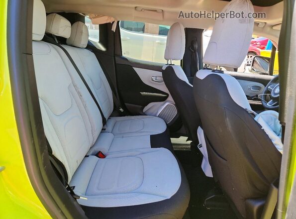 ZACCJBBB7JPH41018 2018 JEEP RENEGADE Green Vista interior trasera