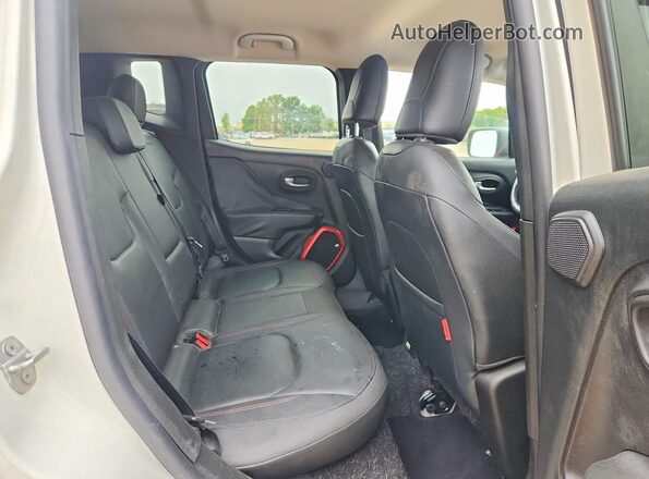 ZACCJBCB0HPE52197 2017 JEEP RENEGADE White Вид задньої частини салону