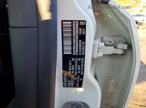 ZACCJBCB3JPH37501 2018 JEEP RENEGADE White Вид підкапотного простору