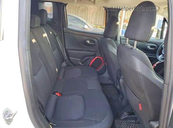 ZACCJBCB3JPH37501 2018 JEEP RENEGADE White Вид задніх сидінь