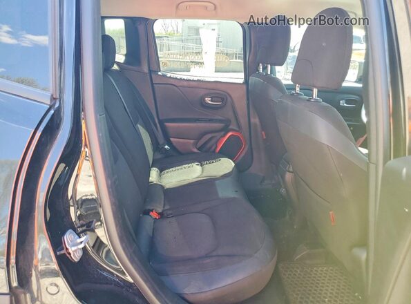 ZACCJBCB3JPH97648 2018 JEEP RENEGADE Black Widok tylnych siedzeń