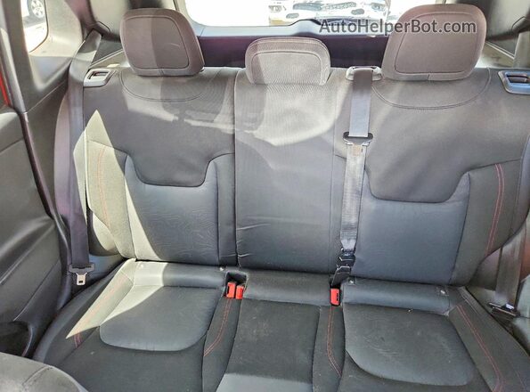 ZACCJBCB7HPE87643 2017 JEEP RENEGADE Red Вид задніх сидінь