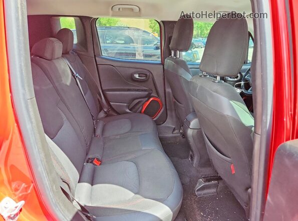 ZACCJBCB7HPE87643 2017 JEEP RENEGADE Red Вид задньої частини салону