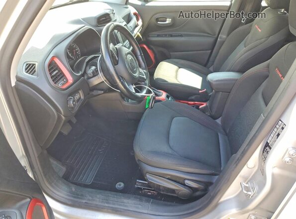 ZACCJBCT6GPD48868 2016 JEEP RENEGADE Silver Front interior view