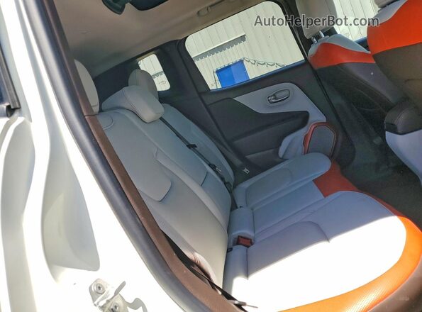 ZACCJBDT3GPD23523 2016 JEEP RENEGADE Белый Вид задней части салона