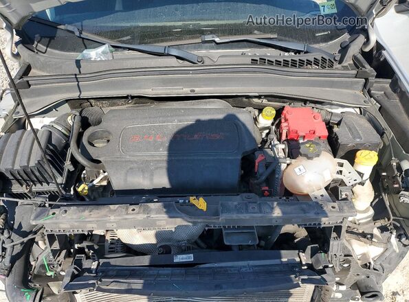 ZACNJABBXKPK76607 2019 JEEP RENEGADE Silver Vista del compartimento del motor