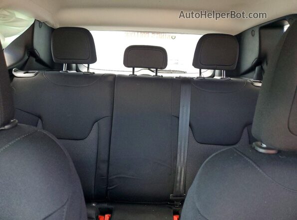 ZACNJBAB2KPK51658 2019 JEEP RENEGADE White Հետևի նստատեղերի տեսք