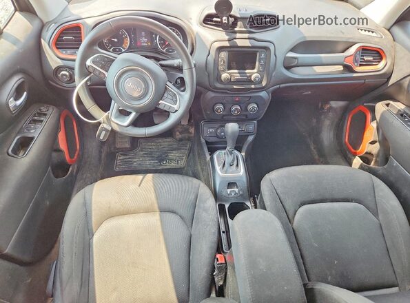 ZACNJBAB9LPL00260 2020 JEEP RENEGADE Gray Widok deski rozdzielczej
