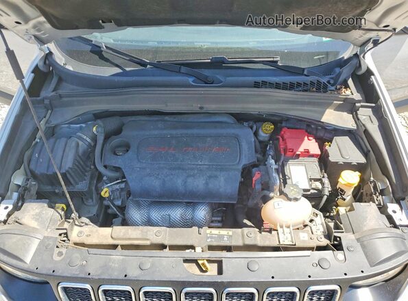 ZACNJBBB1LPL29301 2020 JEEP RENEGADE Silver Vista del compartimento del motor