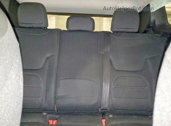 ZACNJBBB5KPK71899 2019 JEEP RENEGADE White Widok tylnych siedzeń