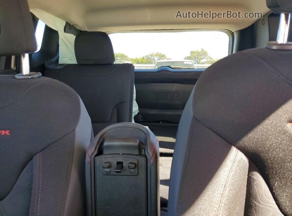 ZACNJBC10LPL86515 2020 JEEP RENEGADE White Rear seats view