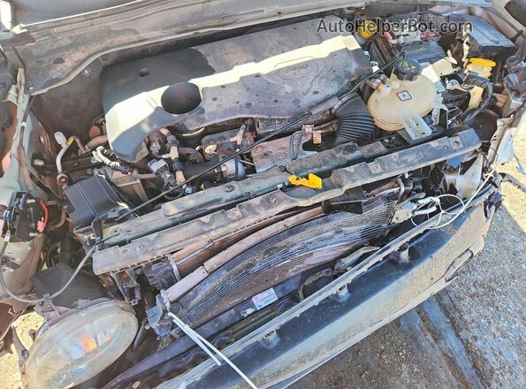ZACNJBC12KPK39580 2019 JEEP RENEGADE Silver Engine compartment view
