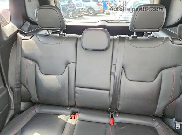 ZACNJBC18KPJ95844 2019 JEEP RENEGADE Gray Rear seats view