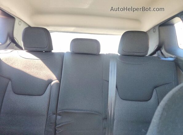 ZACNJDA10NPN51562 2022 JEEP RENEGADE Белый Вид задних сидений