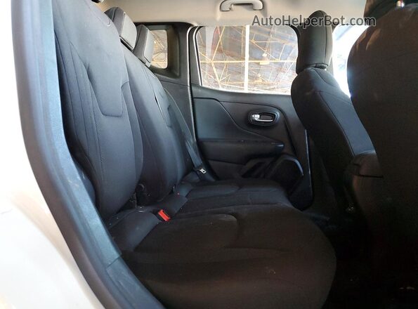 ZACNJDA1XNPN89199 2022 JEEP RENEGADE White Widok tylnych siedzeń