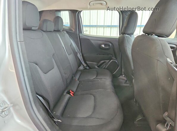 ZACNJDAB3MPN32642 2021 JEEP RENEGADE Silver Widok wnętrza z tyłu