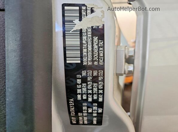 ZACNJDAB3MPN32642 2021 JEEP RENEGADE Silver Widok wnętrza 360 stopni