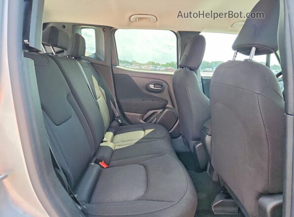 ZACNJDAB8MPM23786 2021 JEEP RENEGADE Silver Вид задньої частини салону