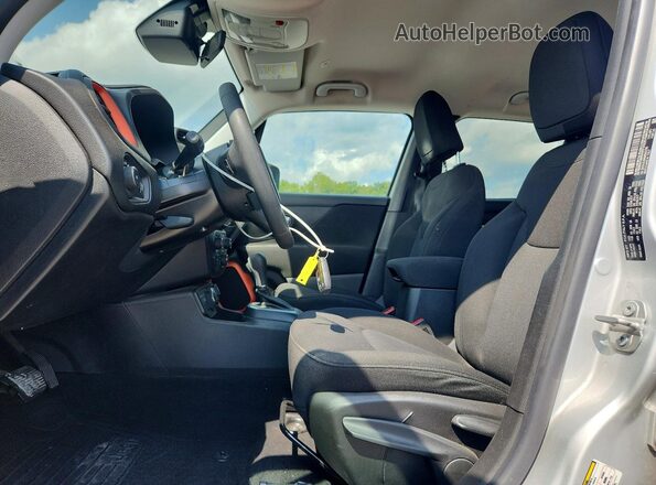 ZACNJDAB8MPM23786 2021 JEEP RENEGADE Silver Вид салону спереду