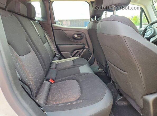 ZACNJDB10PPP39080 2023 JEEP RENEGADE White Vista interior trasera