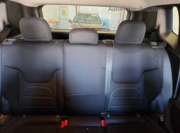 ZACNJDB12NPN69625 2022 JEEP RENEGADE White Вид задніх сидінь